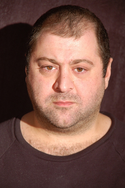 Erdem Akakçe; Konya, Türkiye doğumlu Türk oyuncu