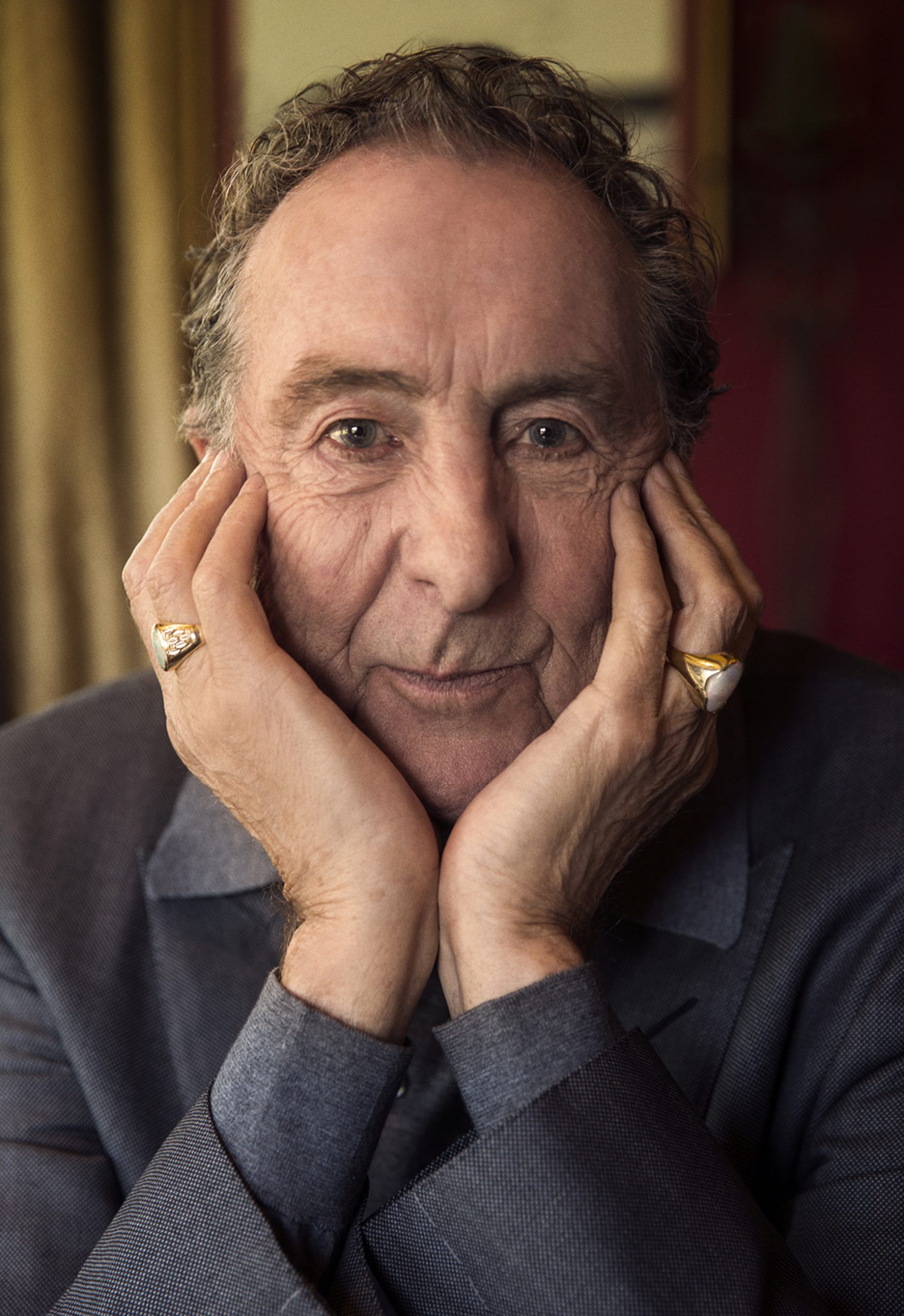 Eric Idle; South Shields,Durham,İngiltere doğumlu İngilizkomedyen, şarkıcıoyuncu, senarist, besteci, yazar
