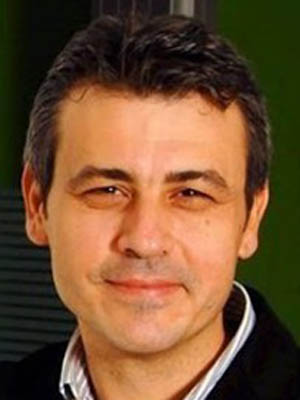 Ersan Özer; Hadımköy, Arnavutköy, İstanbul, Türkiye doğumlu Türk senarist, yönetmen