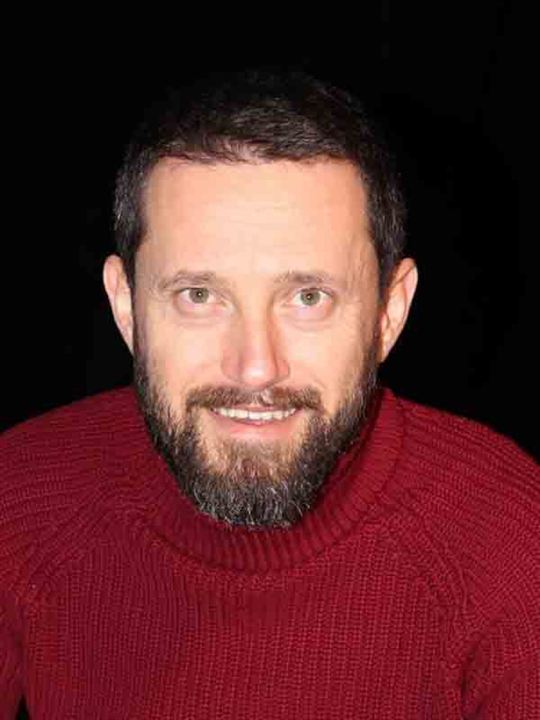 Ertuğrul Şakar; Sivas, Türkiye doğumlu Türk oyuncu