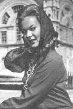 Eva Bender; Junsele,Västernorrland,İsveç doğumlu Eva Abrahamson olarak da bilinen İsveçli  oyuncu