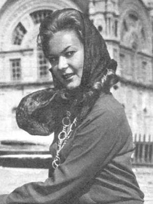 Eva Bender; Junsele,Västernorrland,İsveç doğumlu Eva Abrahamson olarak da bilinen İsveçli  oyuncu