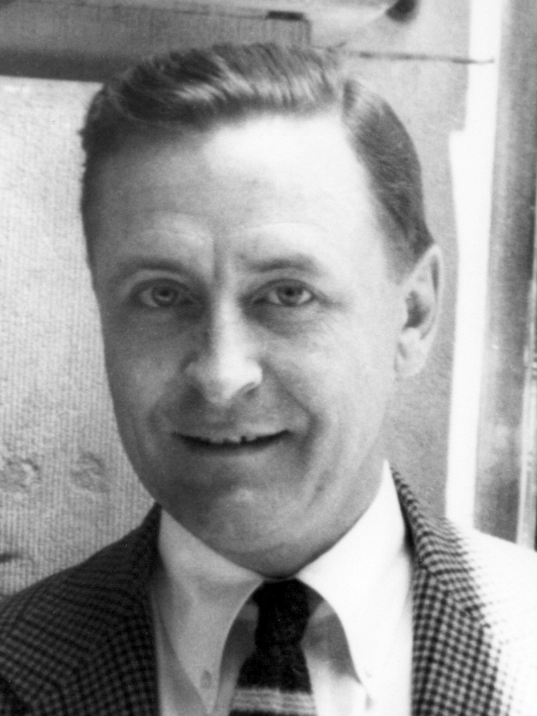 F. Scott Fitzgerald; St.Paul, Minnesota, ABD doğumlu Francis Scott Key Fitzgerald olarak da bilinen Amerikalı yazar