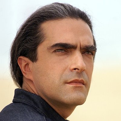 Fahir Atakoğlu; İstanbul, Türkiye doğumlu Türk müzisyen, besteci