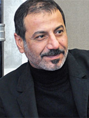 Faruk Aksoy; İstanbul, Türkiye doğumlu Türk yapımcı, yönetmen, senarist