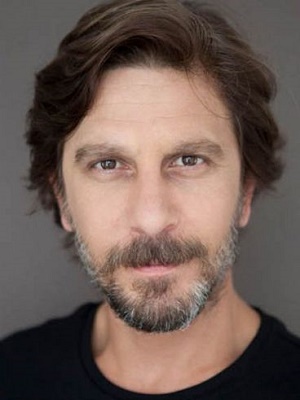 Fatih Dönmez; Frankfurt, Hessen, Almanya doğumlu Türk oyuncu