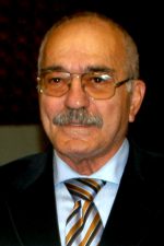 Fikret Hakan; Balıkesir, Türkiye doğumlu Türk oyuncu