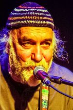 Fuat Saka; Trabzon, Türkiye doğumlu Türk müzisyen, oyuncu