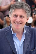 Gabriel Byrne; Dublin,İrlanda doğumlu Gabriel James Byrne olarak da bilinen İrlandalı oyuncu, yapımcı, yönetmen, seslendirme sanatçısı