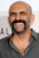 Gaspar Noé; Buenos Aires, Arjantin doğumlu Jean Couteau olarak da bilinen Arjantinli yönetmen, senarist, kurgucu, yapımcı