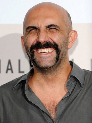 Gaspar Noé; Buenos Aires, Arjantin doğumlu Jean Couteau olarak da bilinen Arjantinli yönetmen, senarist, kurgucu, yapımcı