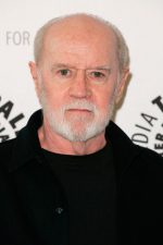 George Carlin; Manhattan, New York City, New York, ABD doğumlu Amerikalı komedyen oyuncu, yazar