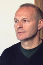 Giles Nuttgens; İngiltere doğumlu İngiliz  görüntü yönetmeni