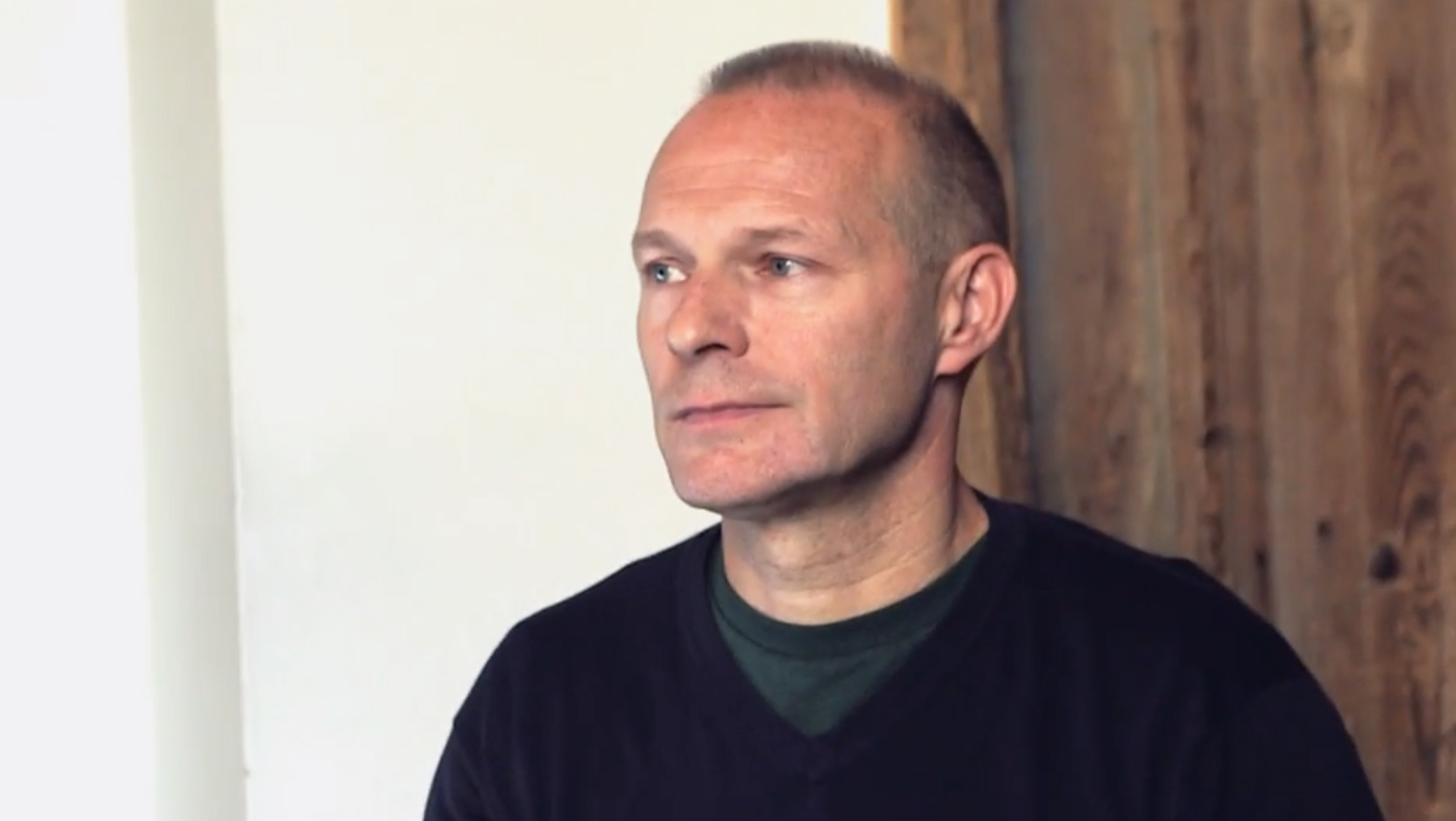 Giles Nuttgens; İngiltere doğumlu İngiliz  görüntü yönetmeni