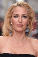 Gillian Anderson; Chicago, Illinois, ABD doğumlu Gillian Leigh Anderson olarak da bilinen Amerikalı oyuncu, idari yapımcı, senarist