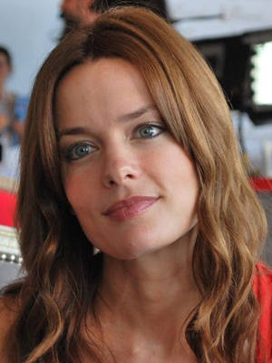 Gina Holden; Smithers,Britanya Kolumbiyası,Kanada doğumlu Kanadalımodeloyuncu