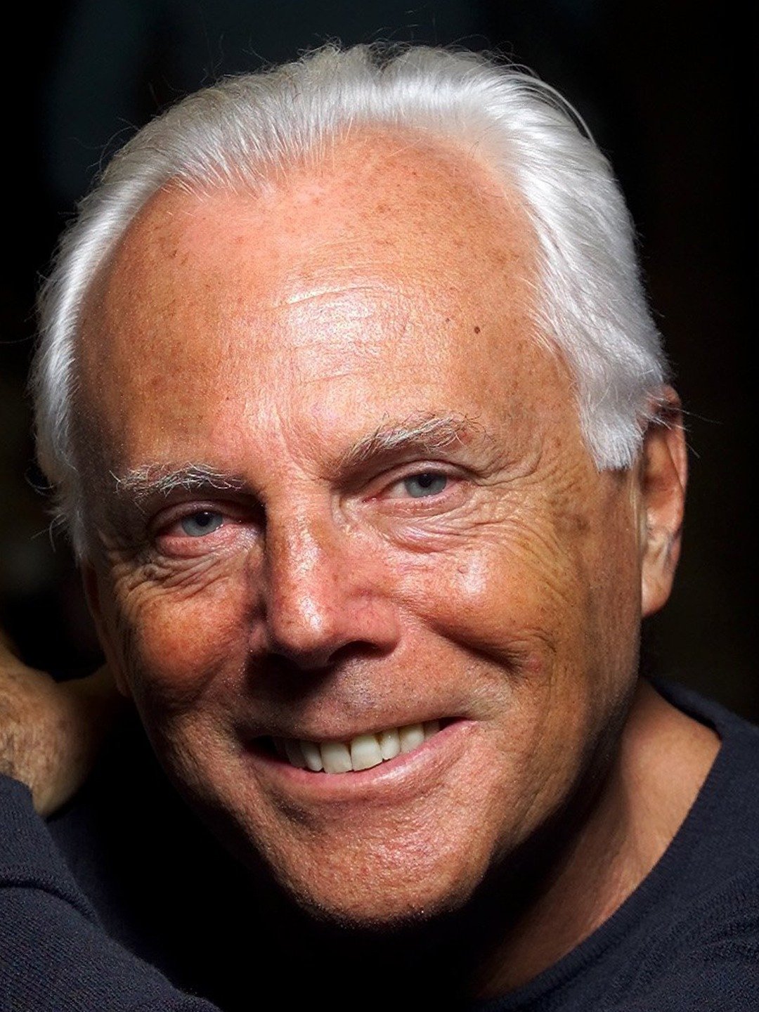 Giorgio Armani; Piacenza, İtalya doğumlu İtalyan kostüm tasarımcısı, oyuncu, yapımcı