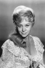 Glynis Johns; Glynis Margaret P. Johns, The Girl with the Upside-Down Eyes olarak da bilinen Güney Afrikalı oyuncu