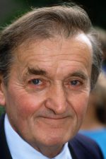 Graham Stark; Wallasey,Cheshire,İngiltere doğumlu İngilizkomedyenoyuncu, uygulayıcı yapımcı