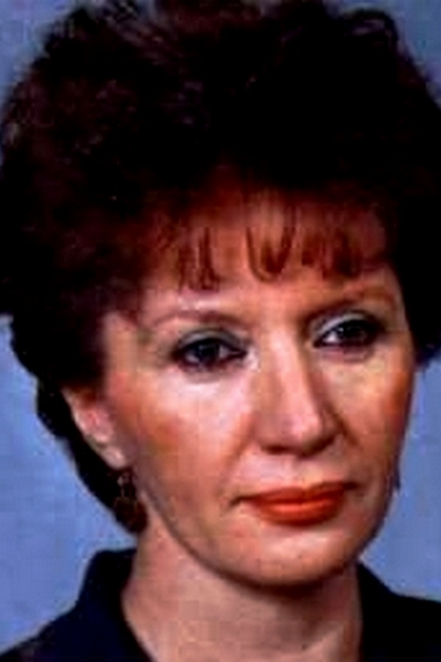 Güzin Özyağcılar; Bursa, Türkiye doğumlu Türk oyuncu