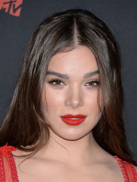 Hailee Steinfeld; Hailee Caribe Steinfeld olarak da bilinen Amerikalı oyuncu, idari yapımcı