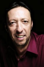 Hakan Boyav; Ödemiş, İzmir, Türkiye doğumlu Türk oyuncu