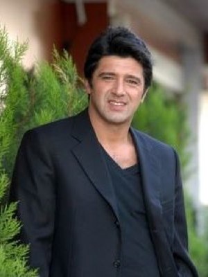 Hakan Ural; İstanbul, Türkiye doğumlu Türk oyuncu