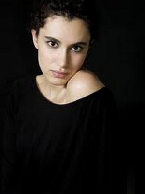 Hande Doğandemir; Ankara, Türkiye doğumlu Türk oyuncu