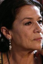 Hannelore Elsner; Burghausen, Bavyera, Almanya doğumlu Hannelore Elstner olarak da bilinen Alman moda tasarımcısı, oyuncu