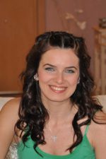 Hayal Kahraman Özalp; Büyükada, İstanbul, Türkiye doğumlu Türk oyuncu