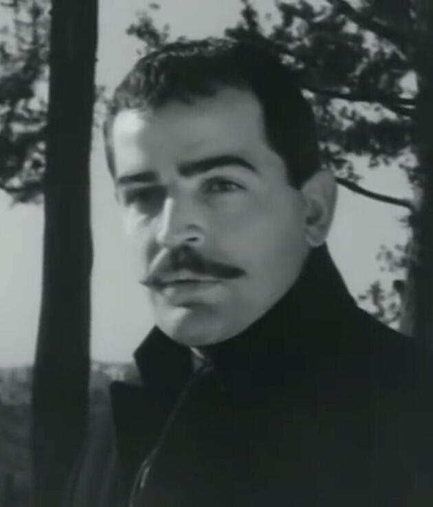 Hayati Hamzaoğlu; Trabzon, Türkiye doğumlu Türk oyuncu