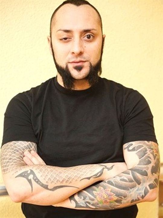 Hayko Cepkin; İstanbul, Türkiye doğumlu Türk oyuncu, besteci, müzisyen