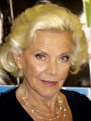 Honor Blackman; Plaistow,Newham,Essex,İngiltere doğumlu İngiliz oyuncu