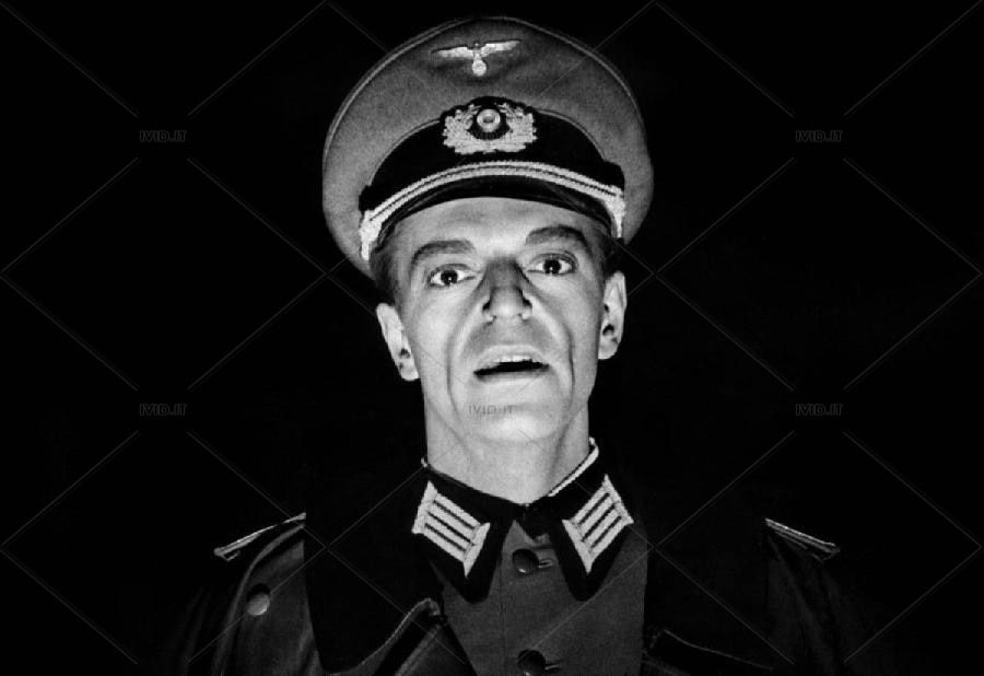 Howard Vernon; Baden, İsviçre doğumlu Mario Walter Lippert olarak da bilinen İsviçreli oyuncu