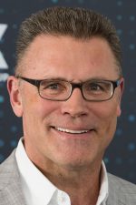 Howie Long; Somerville, Middlesex, Massachusetts, ABD doğumlu Amerikalı amerikan futbolu oyuncusu oyuncu