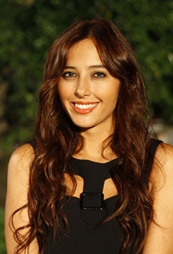 Huban Öztoprak; İstanbul, Türkiye doğumlu Türk oyuncu