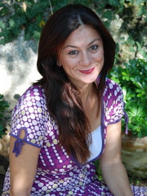 Hülya Şen; Balıkesir, Türkiye doğumlu Türk oyuncu