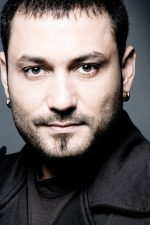 Hüsnü Şenlendirici; Bergama, İzmir, Türkiye doğumlu Türk oyuncu, müzisyen