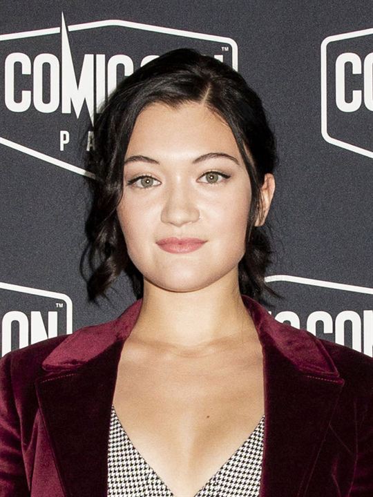 Isa Briones; Londra,İngiltere doğumlu Isabella Camille Briones olarak da bilinen İngiliz  oyuncu