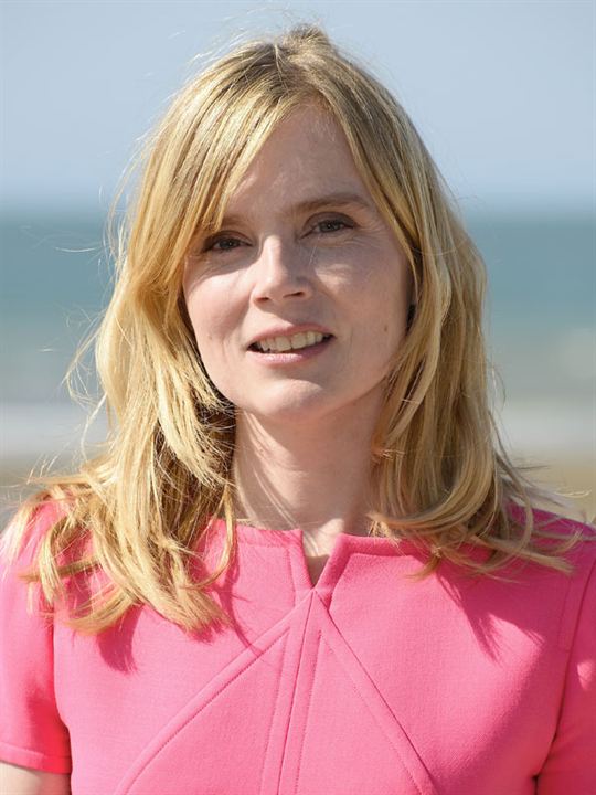 Isabelle Carré; 12. Bölge, Paris, Fransa doğumlu Fransız tema müziği sanatçısıoyuncu