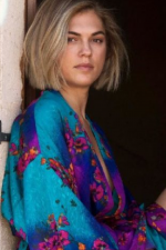 İpek Erdem; Bursa, Türkiye doğumlu Türk oyuncu