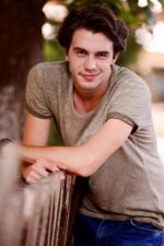 İsmail Ege Şaşmaz; Manisa, Türkiye doğumlu Türk oyuncu