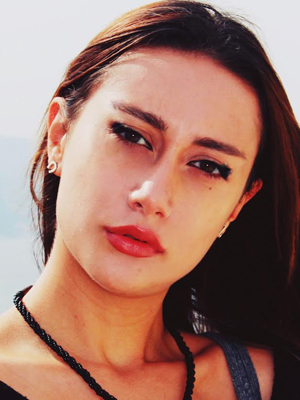 Deniz Akcan; Bahçelievler, İstanbul, Türkiye doğumlu Türk oyuncu