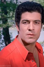 İzzet Günay; Salacak, Üsküdar, İstanbul, Türkiye doğumlu Türk oyuncu