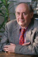 J. G. Ballard; Çin doğumlu James Graham Ballard olarak da bilinen İngiliz yazar, senarist