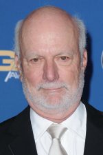 James Burrows; Los Angeles, Kaliforniya, ABD doğumlu Jim Burrows olarak da bilinen Amerikalı yönetmen, idari yapımcı, oyuncu