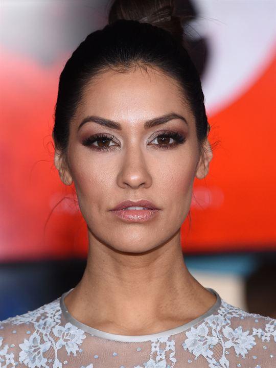 Janina Gavankar; Joliet, Illinois, ABD doğumlu Amerikalı oyuncu, müzisyen