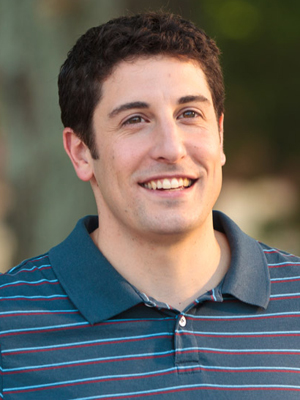 Jason Biggs; Pequannock Township, New Jersey, ABD doğumlu Jason Matthew Biggs olarak da bilinen Amerikalı oyuncu, idari yapımcı, uygulayıcı yapımcı