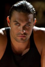 Jason Momoa; N?n?kuli, Hawaii, ABD doğumlu Joseph Jason Namakaeha Momoa olarak da bilinen Amerikalı model oyuncu, yapımcı, senarist