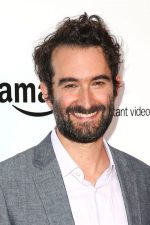 Jay Duplass; New Orleans, Louisiana, ABD doğumlu Lawrence John Duplass Jr. olarak da bilinen Amerikalı idari yapımcı, oyuncu, senarist, yönetmen